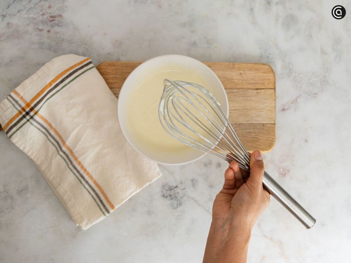 Revisa la textura de la bechamel