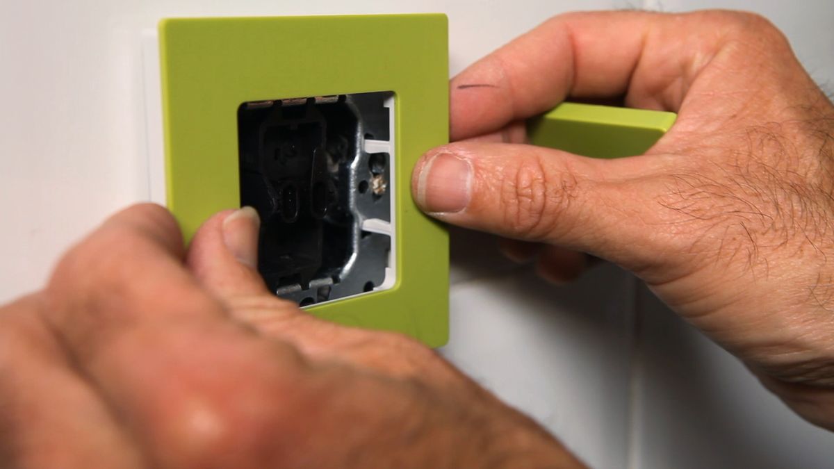 Embellecedores para mecanismos eléctricos paso 6