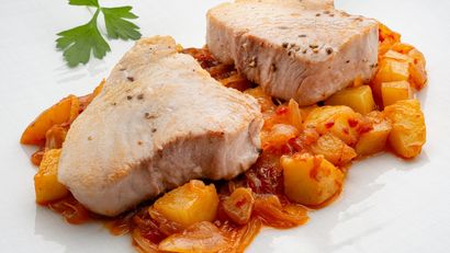 Bonito encebollado, receta de Karlos Arguiñano