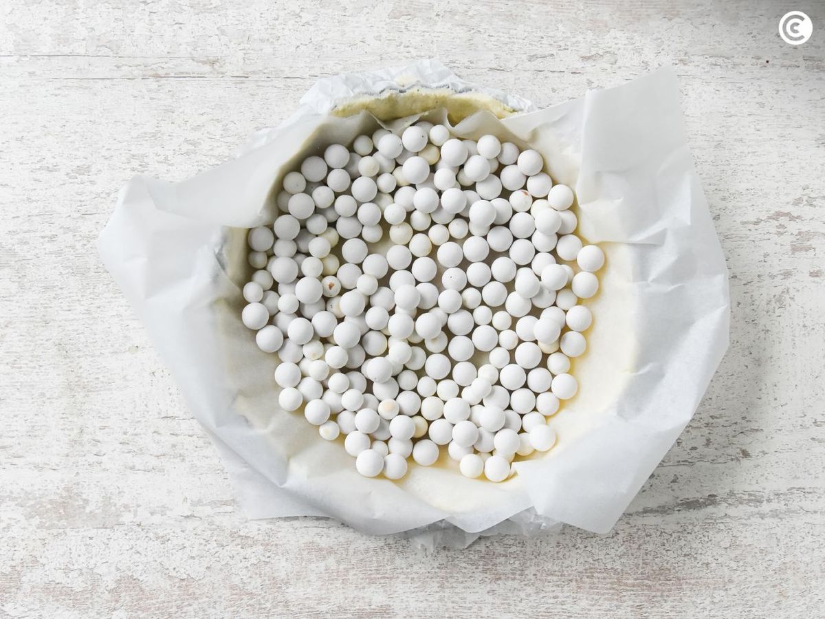 Preparar la masa de la quiche de salmón con peso