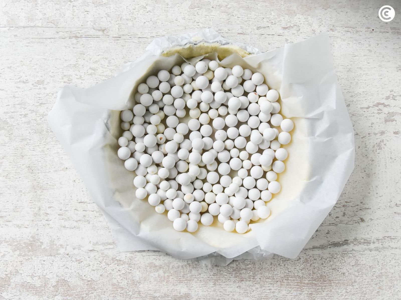 Preparar la masa de la quiche de salmón con peso Preparar la masa de la quiche de salmón con peso