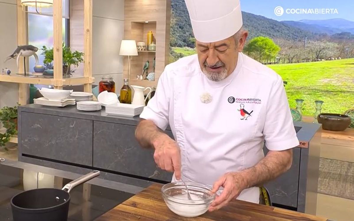 Utilizamos harina de maíz diluida en agua fría para ligar la salsa