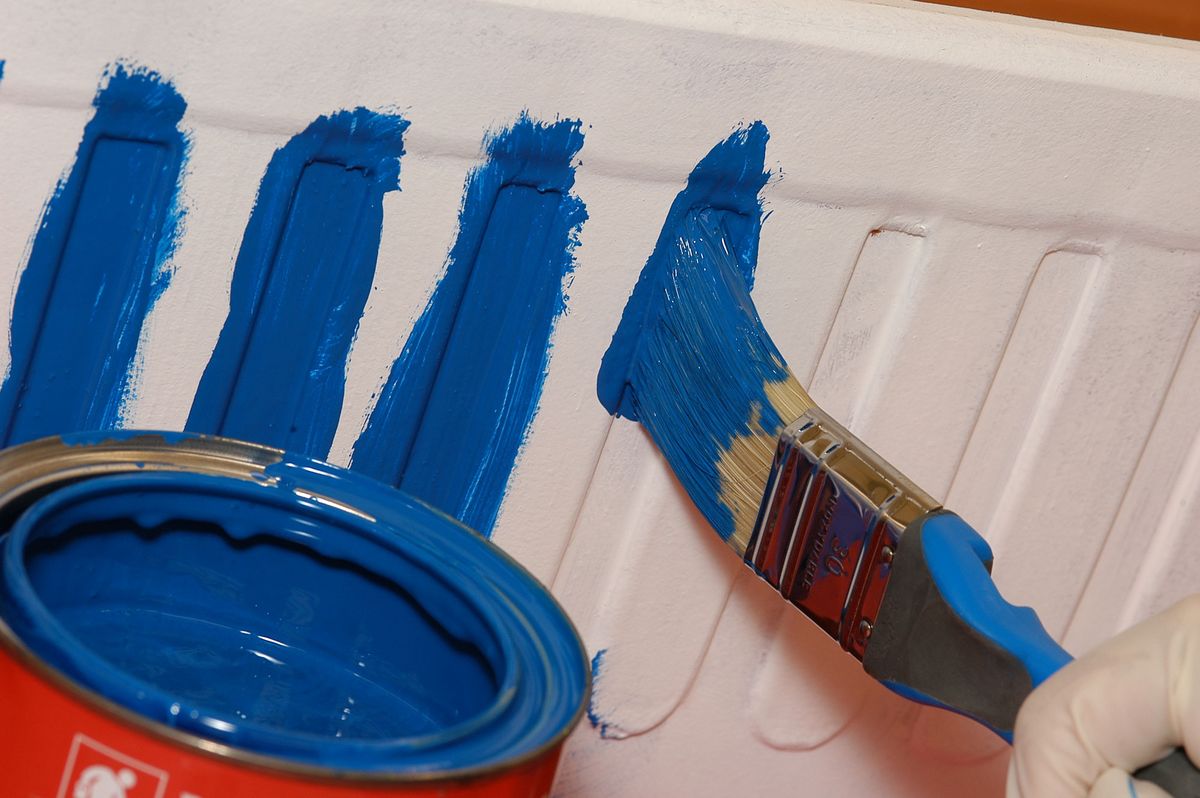 Cómo pintar una jardinera de terracota paso 4