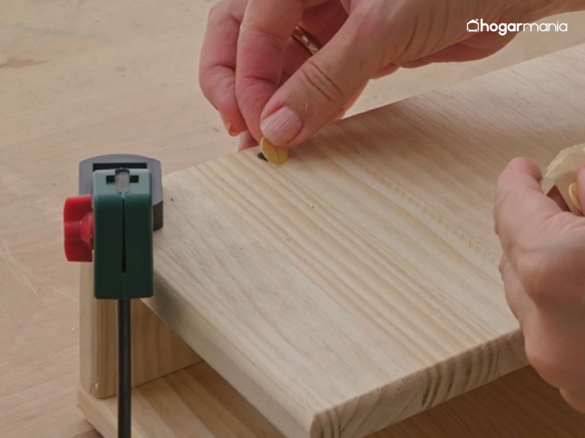 Rematamos con tapones adhesivos y dejamos la superficie lista para usar.