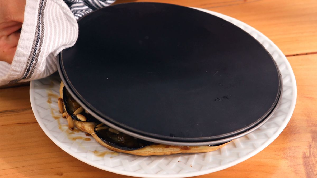 Ten cuidado al desmoldar para que no se rompa el hojaldre