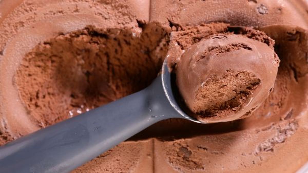 helado de chocolate cuchara
