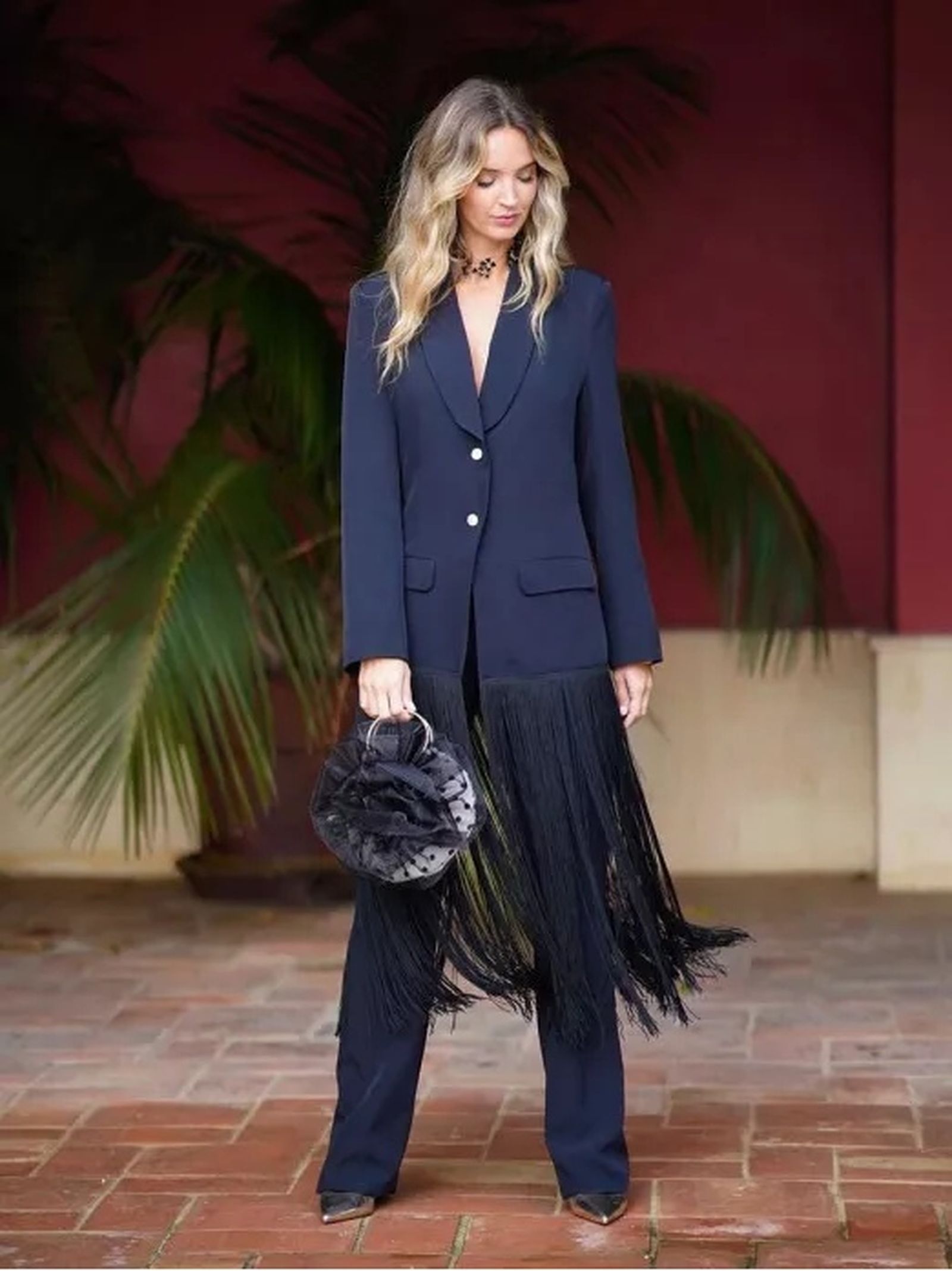 traje de chaqueta negro flecos