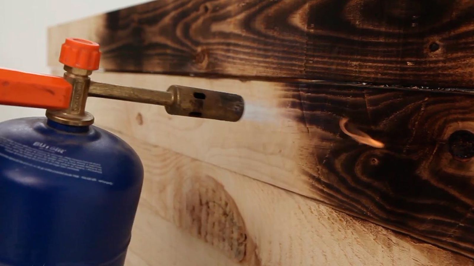 Shou Sugi Ban, la tecnica japonesa para proteger la madera paso 1 Shou Sugi Ban, la tecnica japonesa para proteger la madera paso 1