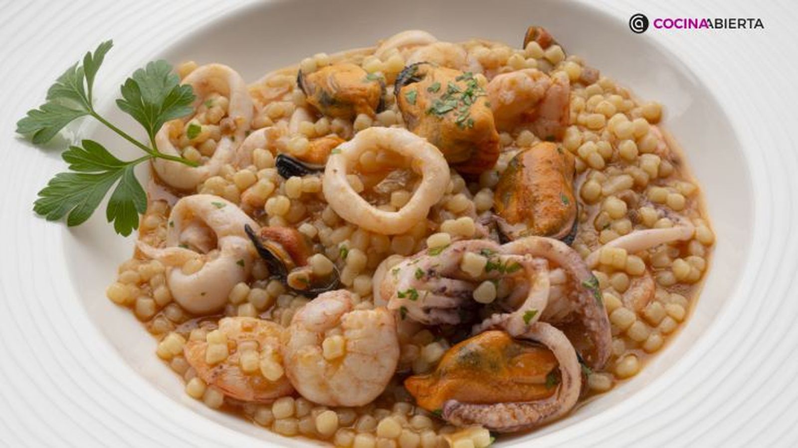 Fregola con frutos del mar, un plato típico de Cerdeña