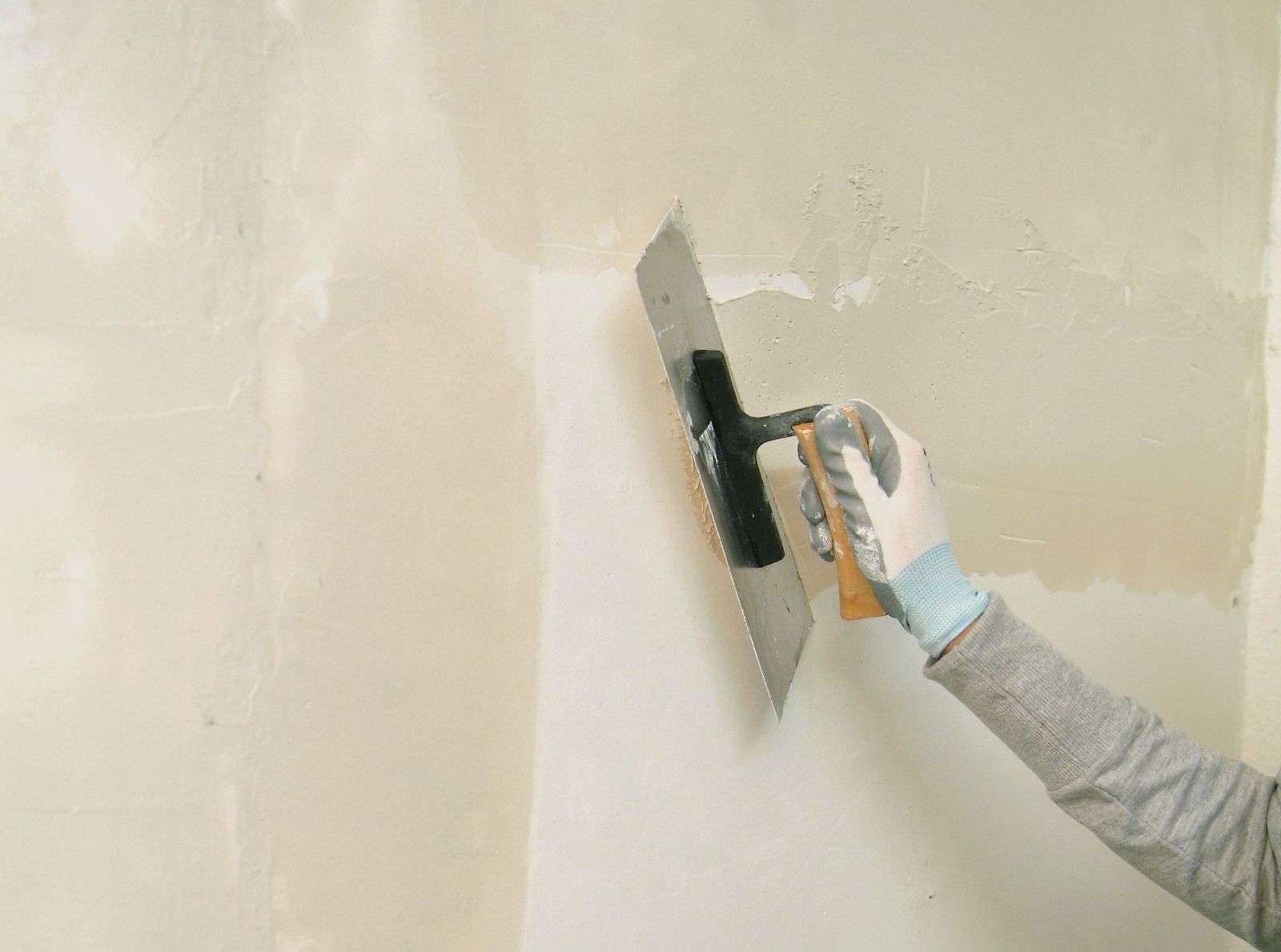 Alisar pared de sótano paso 4 Alisar pared de sótano paso 4