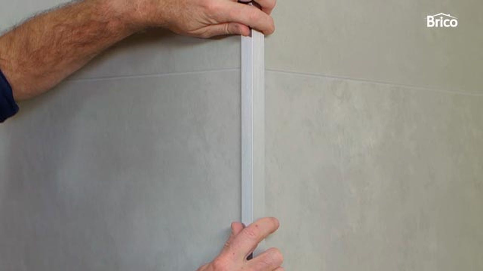 Cómo colocar revestimiento de pared de PVC paso 11 Cómo colocar revestimiento de pared de PVC paso 11