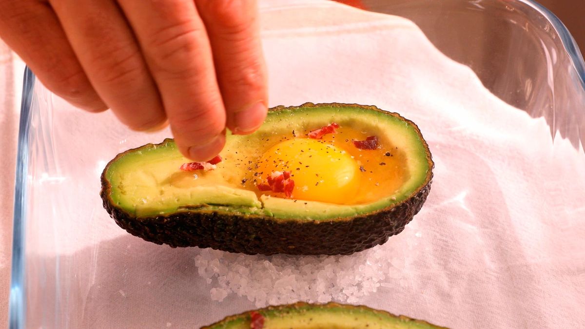 Aguacate con huevo al horno   Paso 4