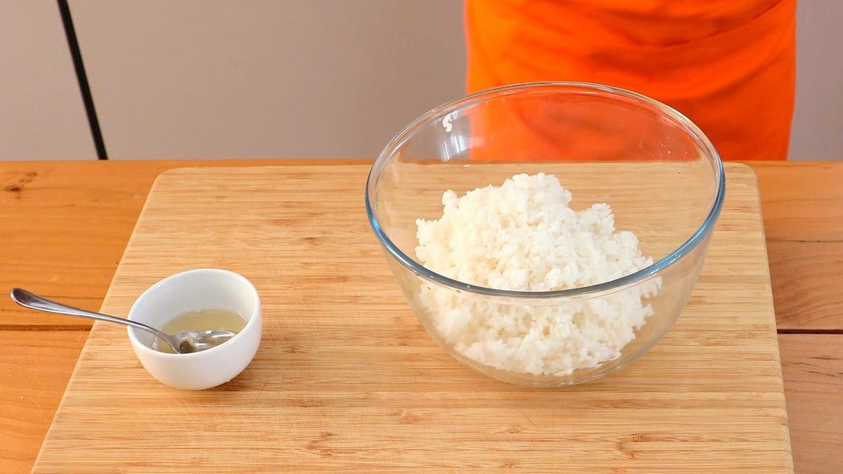 Receta de sushi de salmón y aguacate   paso 3