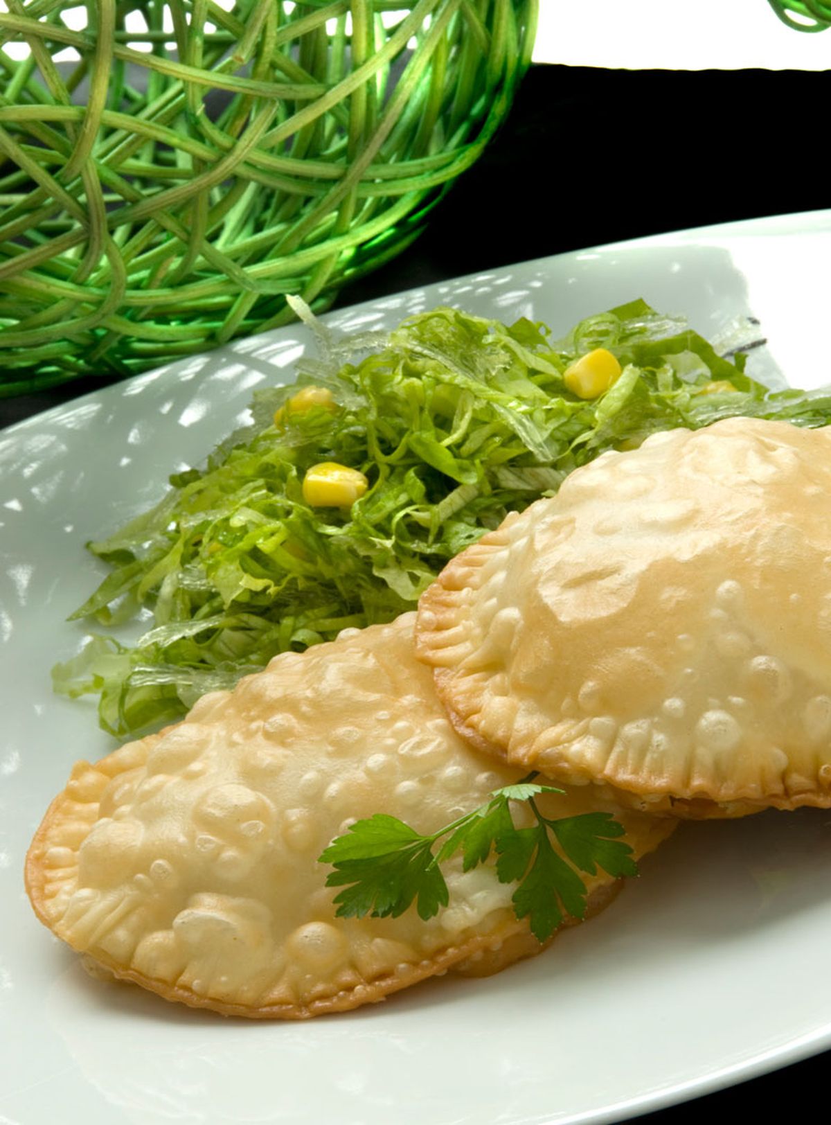 Empanadillas orientales con ensalada