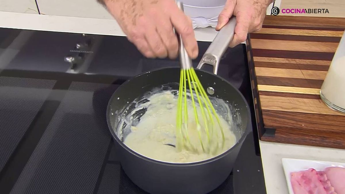 KARL7053 Merluza con salsa Villeroi con piquillos paso 1