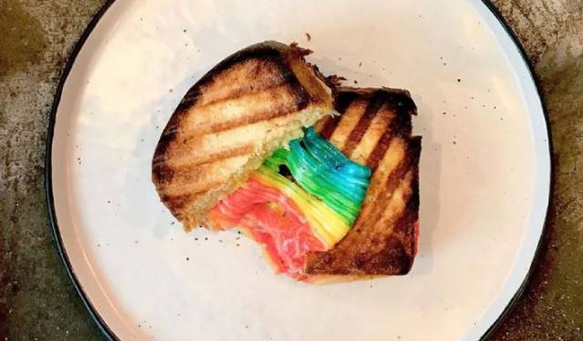 tosta especial orgullo lgbt hansocafe