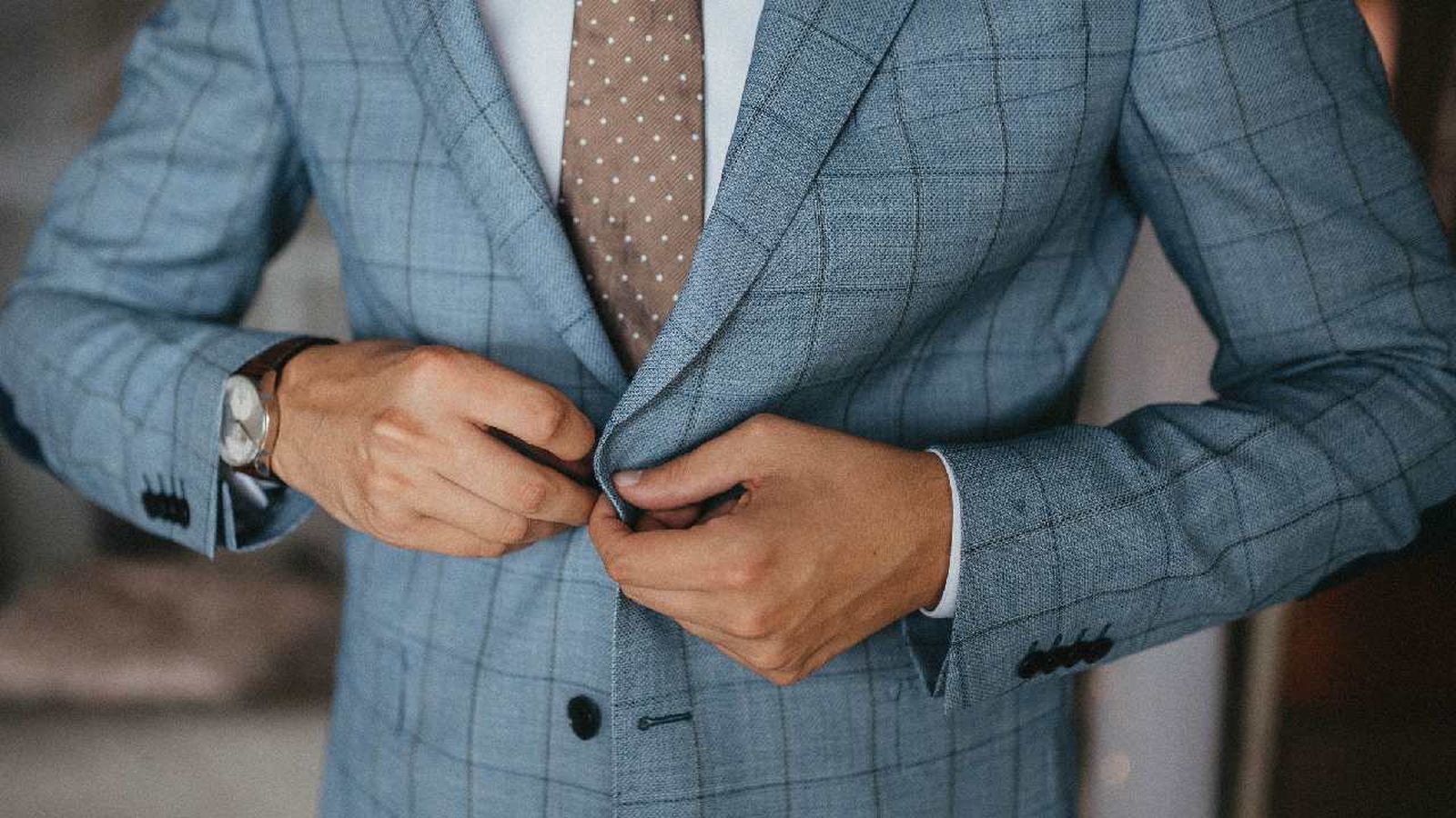 Consejos para elegir un traje para hombres delgados