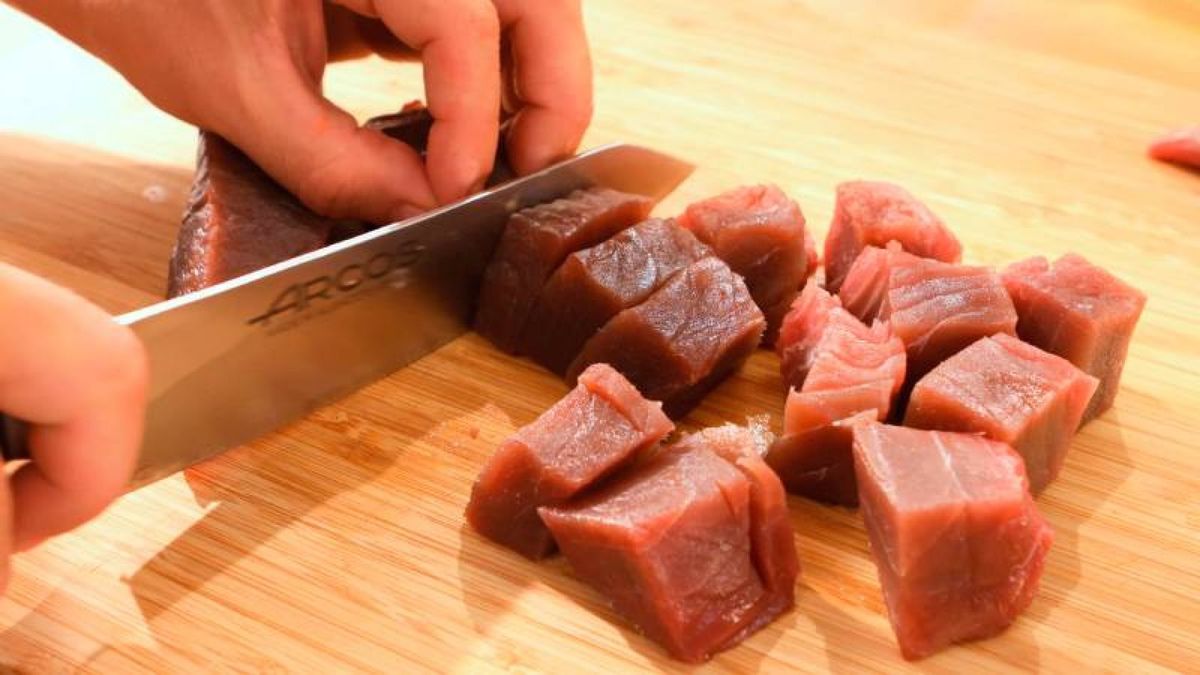 La preparación de los ingredientes es clave para un marmitako de bonito lleno de sabor