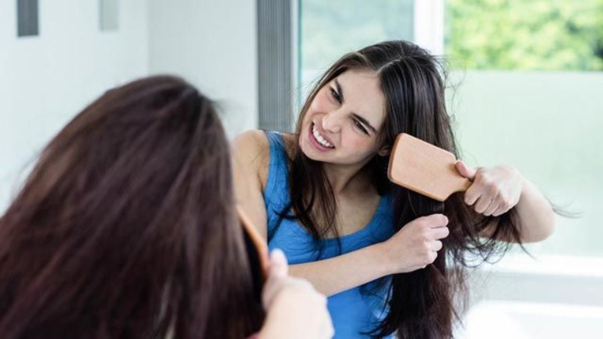 Los peines de madera o metal, siempre son mejores que los de plástico