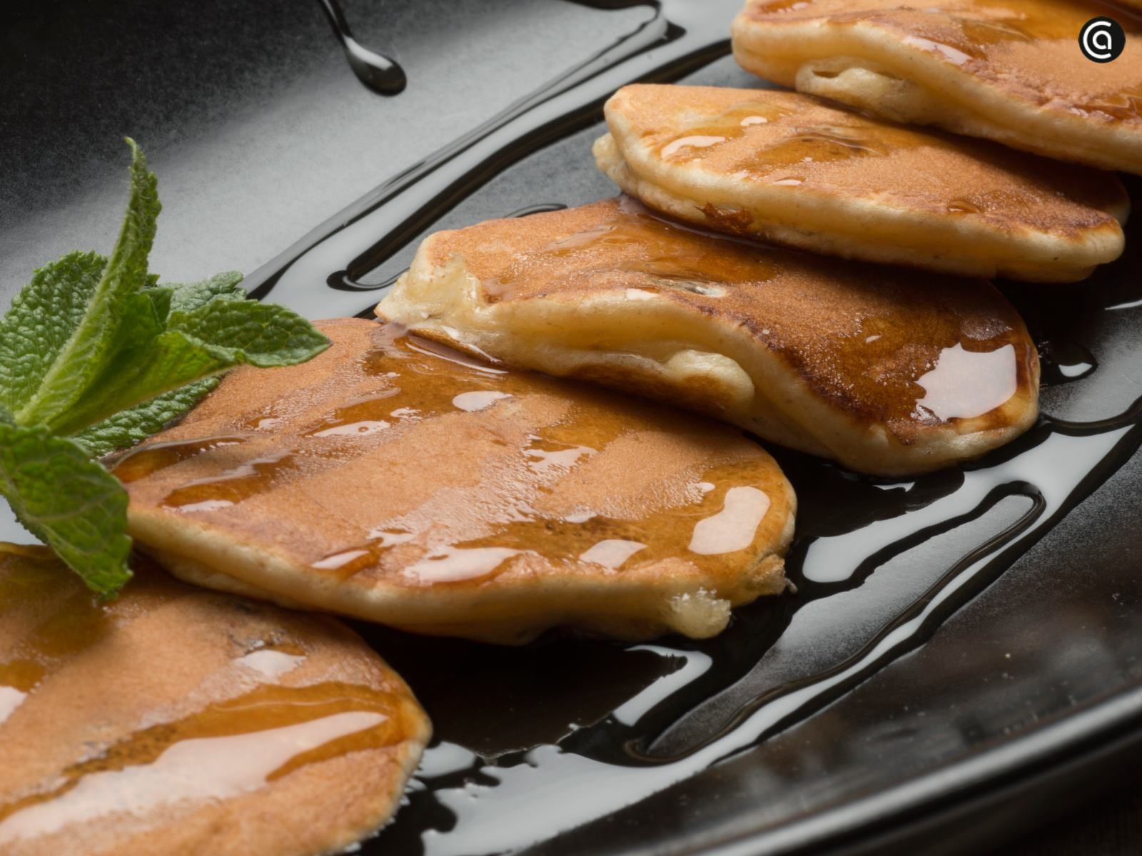 Blinis con pasas y miel, la versión dulce de las tortitas ucranianas