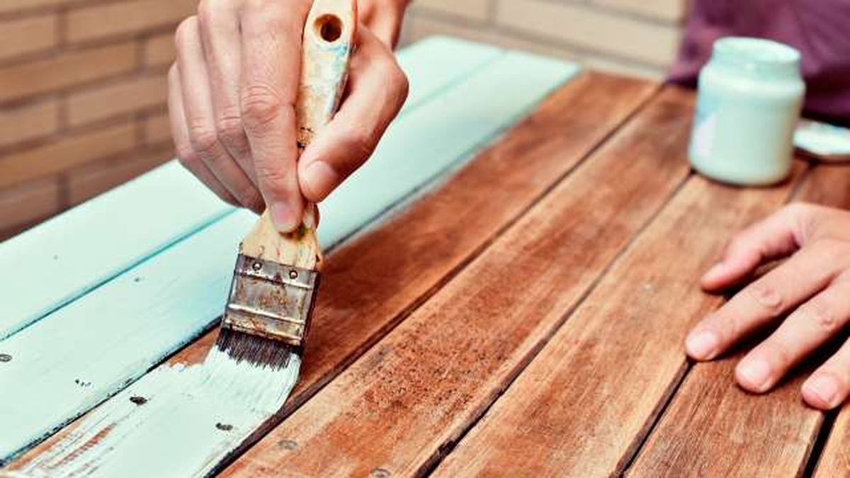 se puede pintar madera con pintura de pared 2