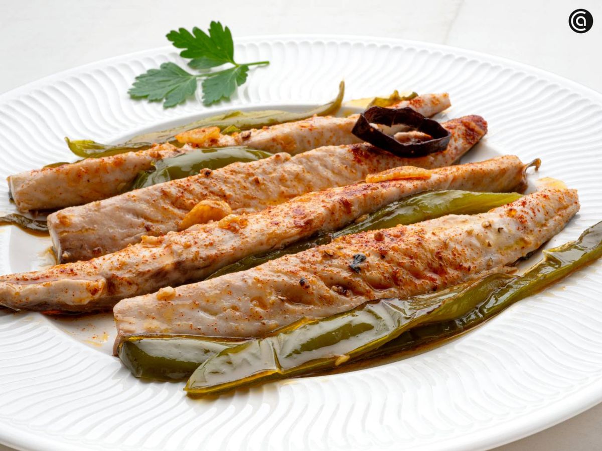 Caballa al horno con pimientos verdes