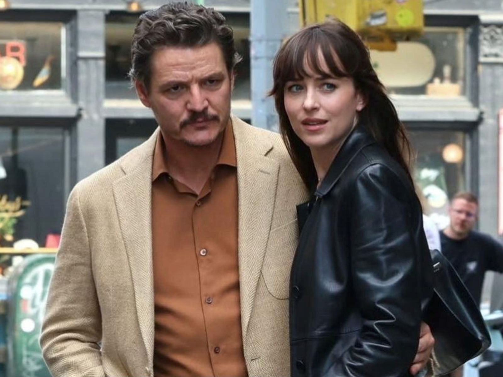 Pedro Pascal con Dakota Johnson en una escena de la película 'Materialistas' Pedro Pascal con Dakota Johnson en una escena de la película 'Materialistas'