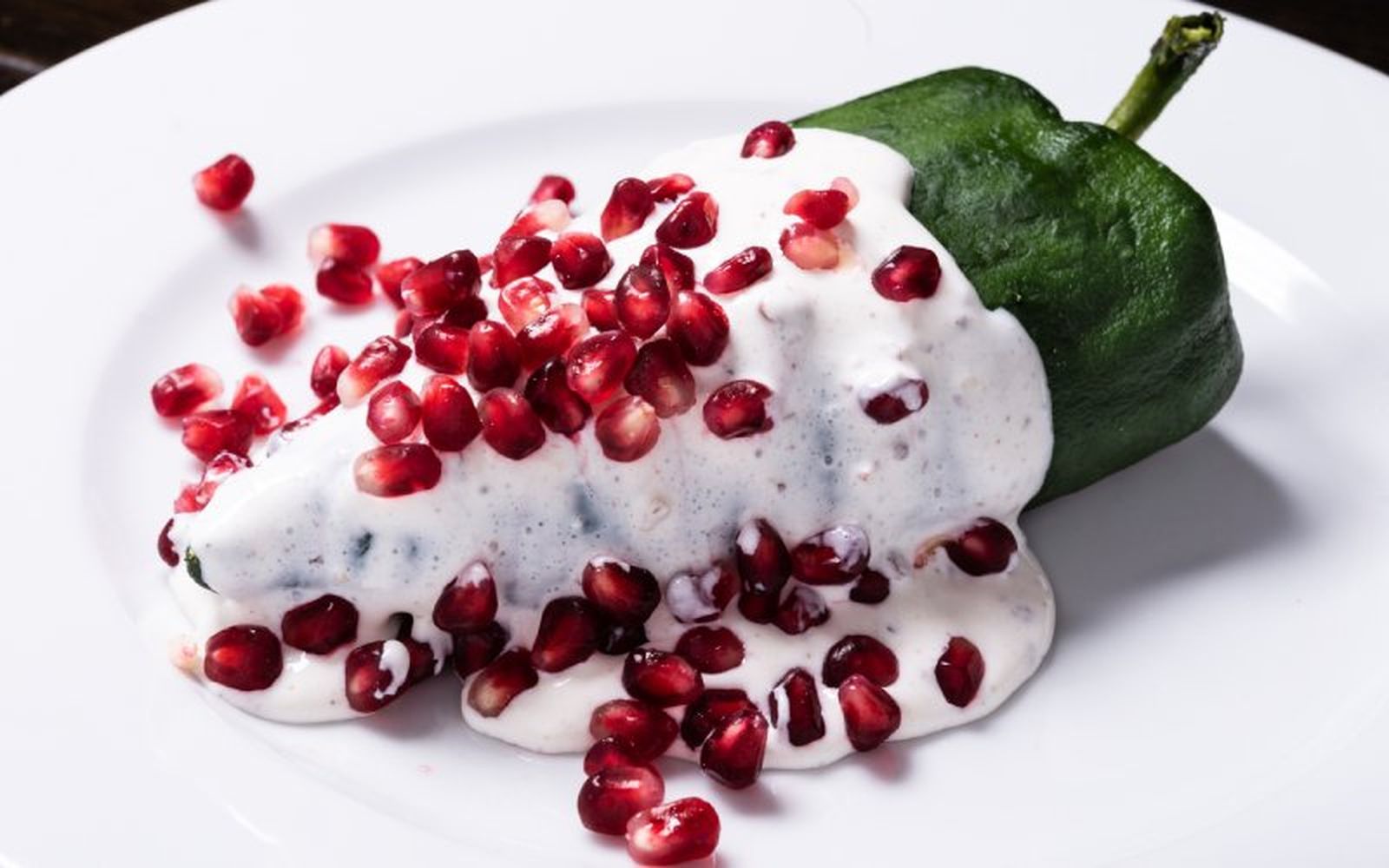 Los ingredientes de los chiles en nogada representan la bandera de México