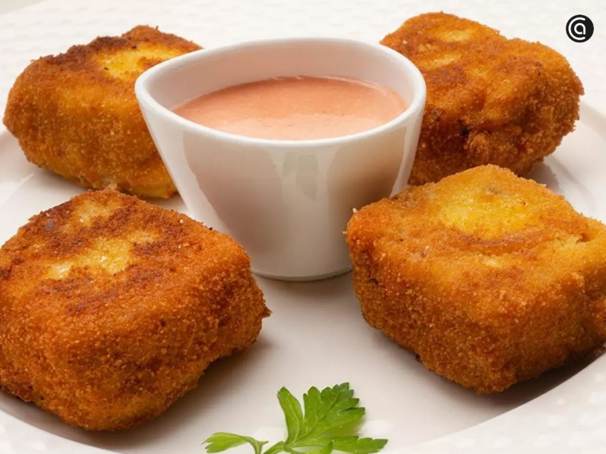Croquetas caseras de queso azul, una forma deliciosa de aprovechar su sabor intenso y cremoso.
