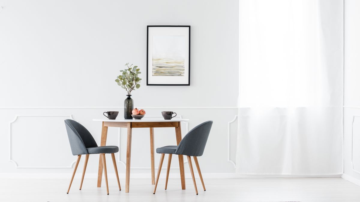 El blanco puro puede hacer que un espacio pequeño parezca poco acogedor