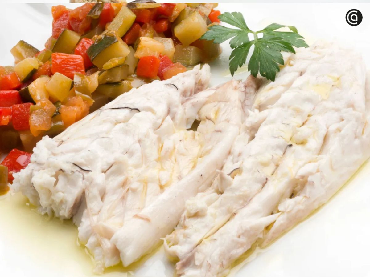 El pisto también brilla como guarnición ligera para pescados al horno como la lubina.