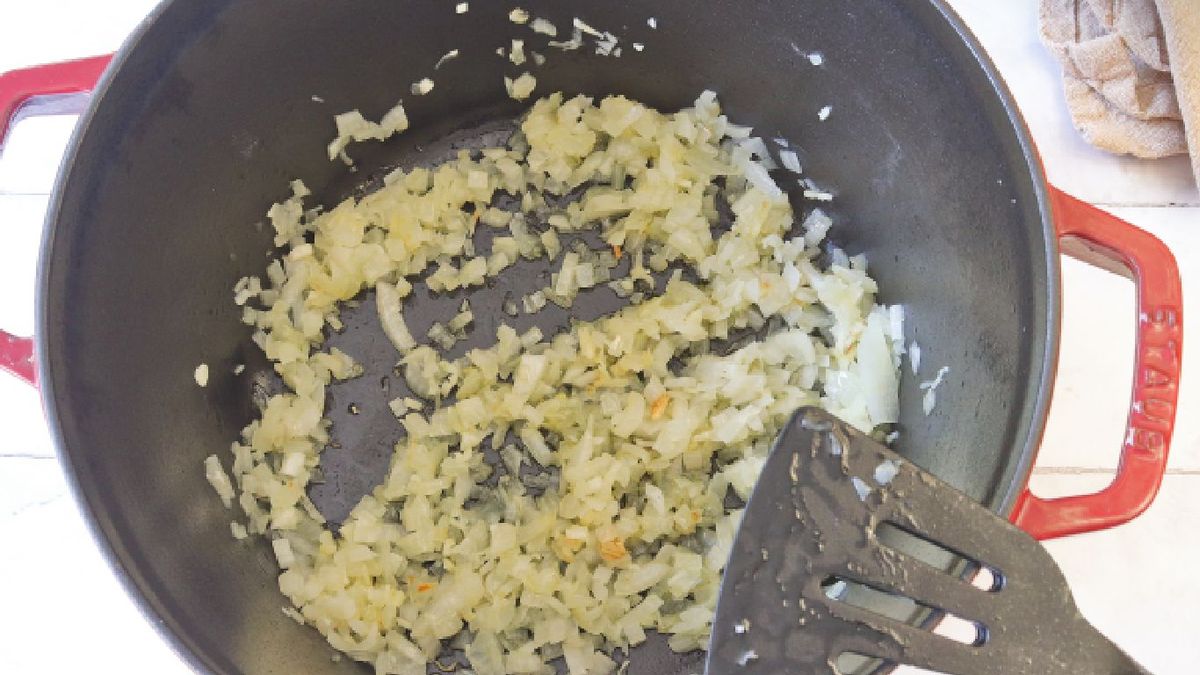 Pochar cebolla picada