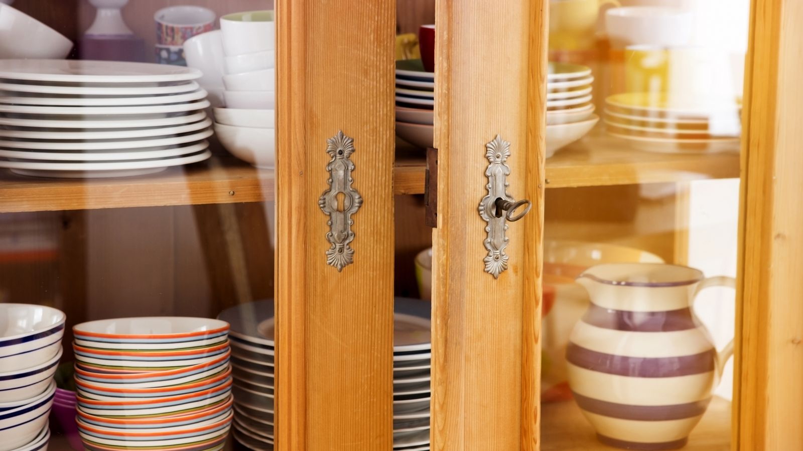 Exponer tu vajilla transforma tus utensilios en parte de la decoración de tu hogar