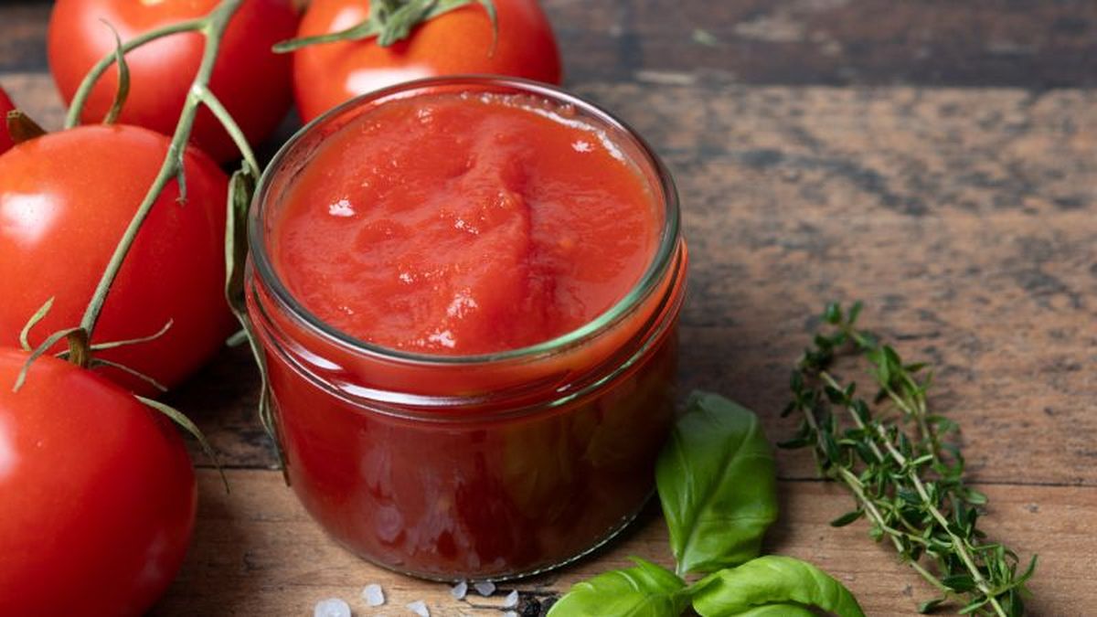 Salsa de tomate natural en conserva