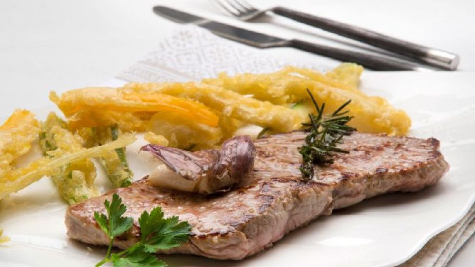 Entrecot con verduras en tempura
