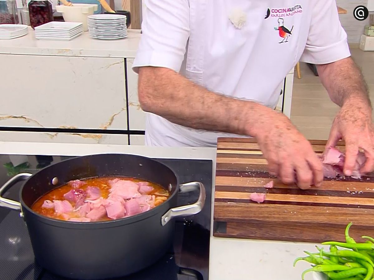 Corta y añade los lomos de bonito