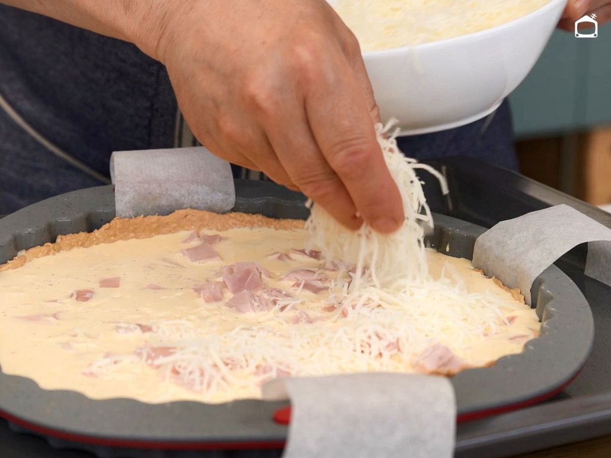 Prepara la quiche de jamón y queso para hornear