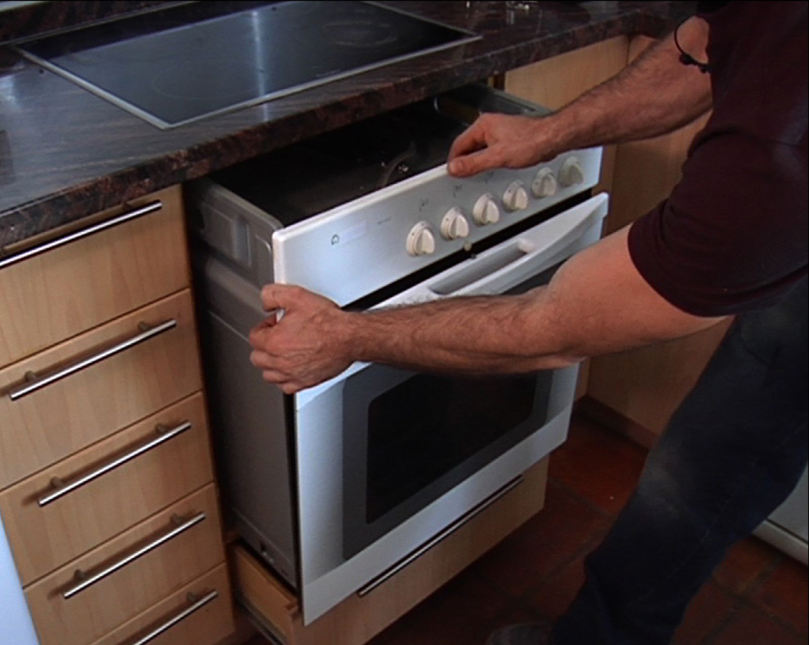 Instalar vitrocerámica y horno paso 3 Instalar vitrocerámica y horno paso 3