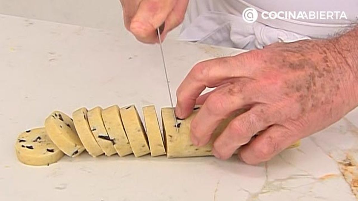 galletas saladas de queso y aceitunas receta cocinatis karlos arguinano karl67690321 paso3