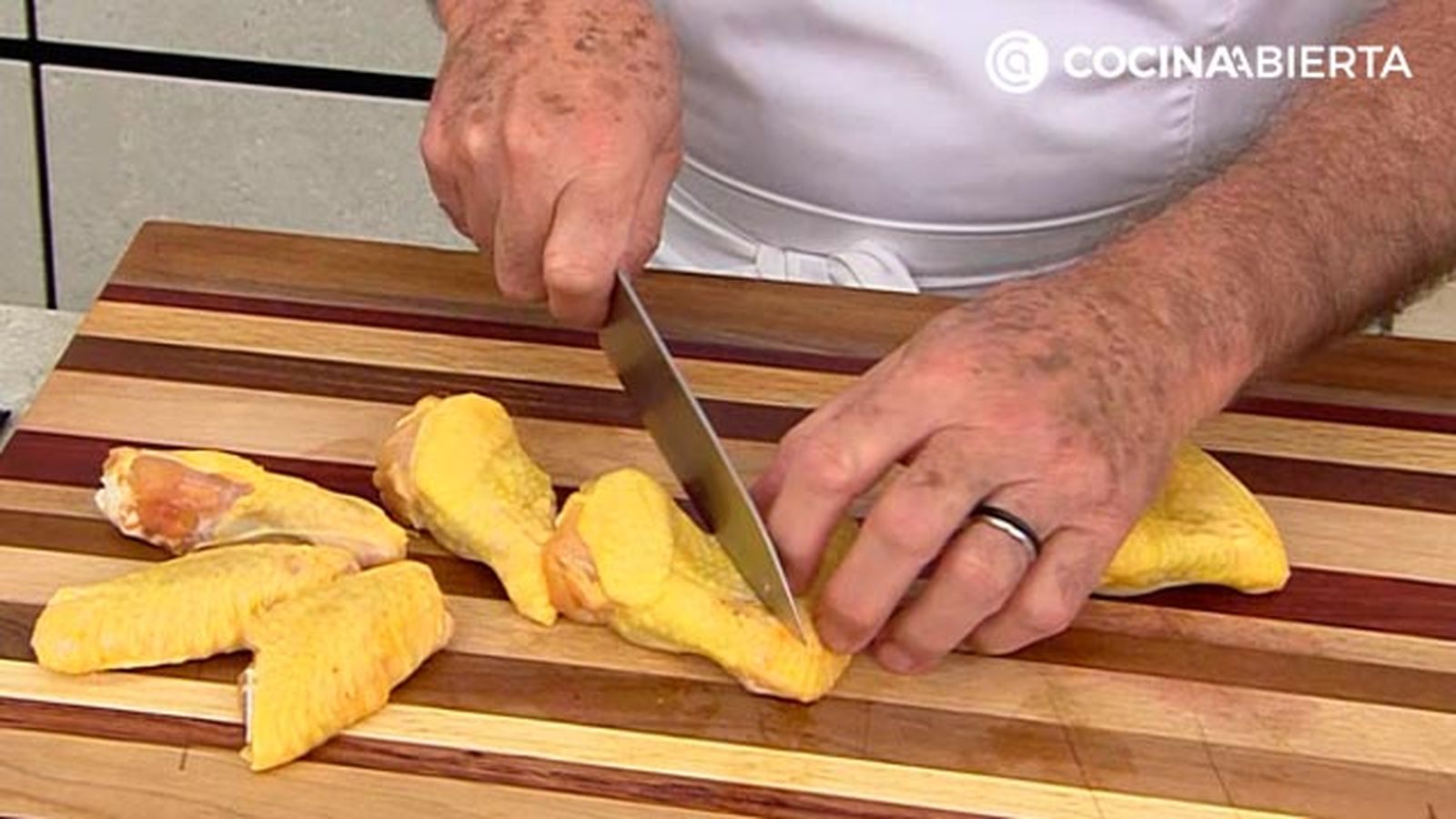 receta alitas de pollo crujientes al horno receta karlos arguinano karl68000321 paso1 receta alitas de pollo crujientes al horno receta karlos arguinano karl68000321 paso1