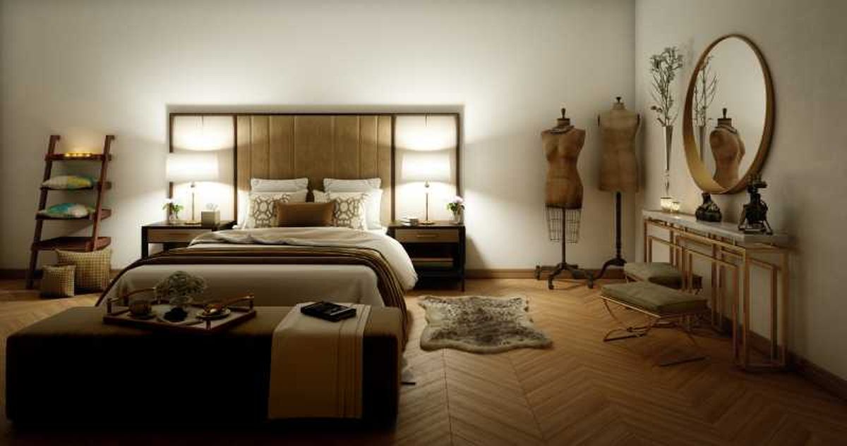 Dormitorio con lámparas en las mesillas y espejo en la pared para ganar luminosidad.