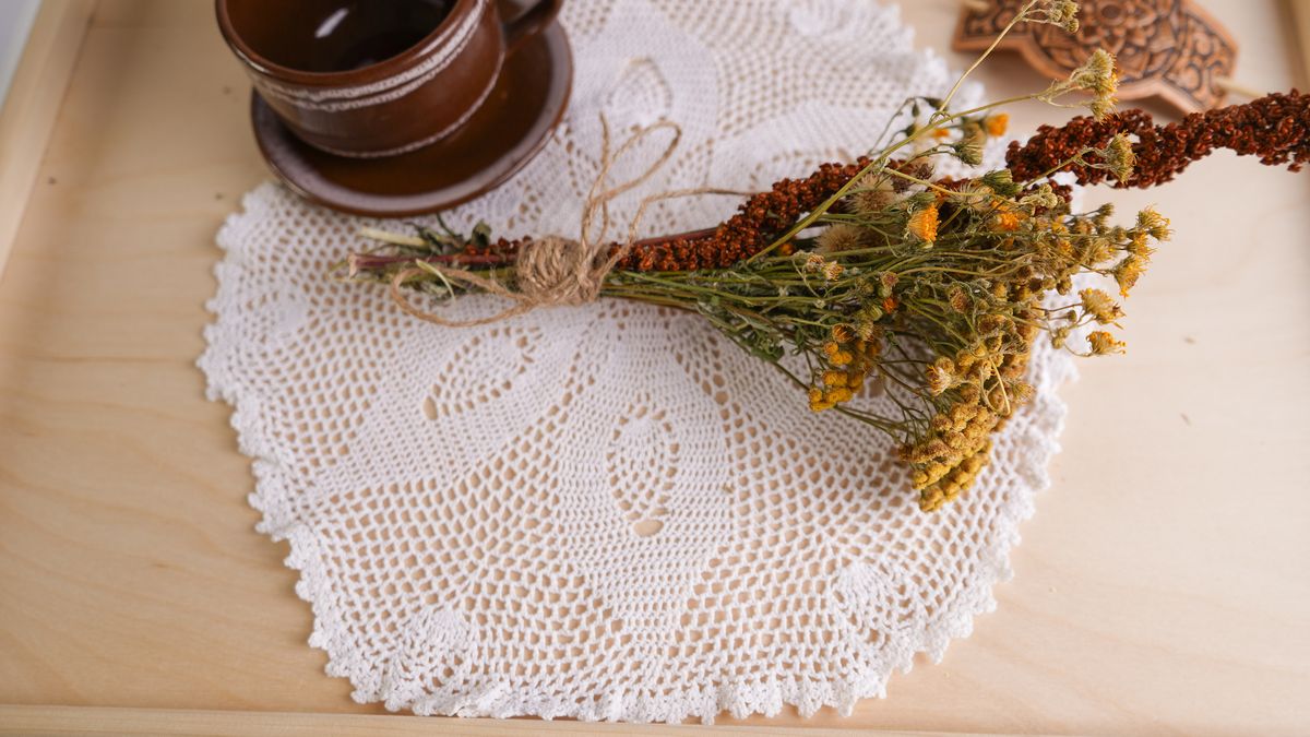 El encaje puede utilizarse como base o textura para el decoupage