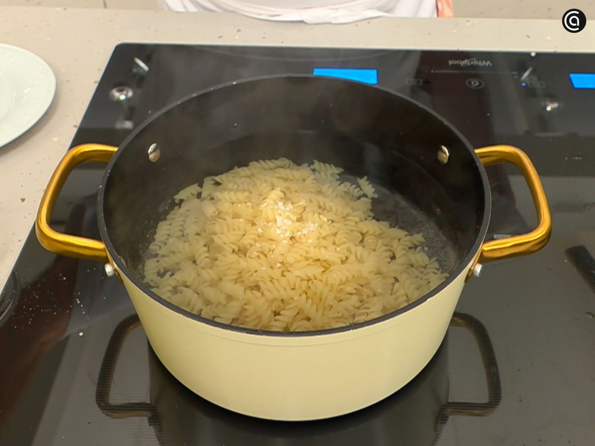 Cuece la pasta y escúrrela
