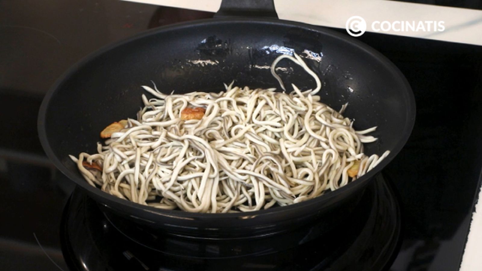 08 receta huevos poche con gulas paso 4 08 receta huevos poche con gulas paso 4