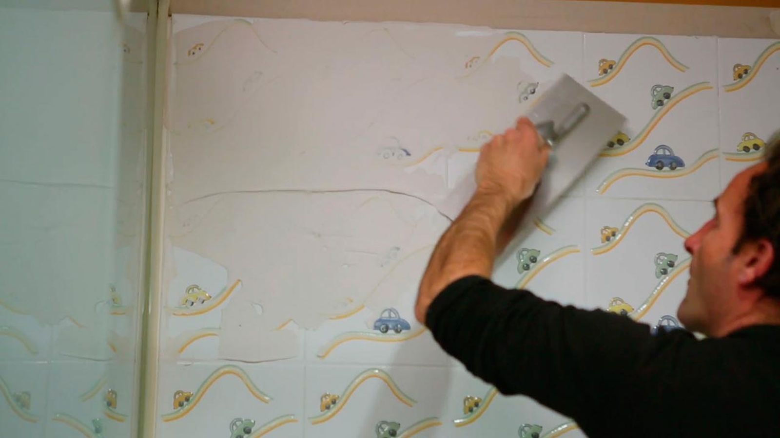 Cómo alisar una pared alicatada paso 4 Cómo alisar una pared alicatada paso 4