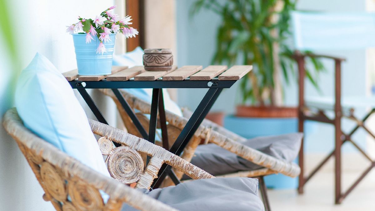 Mesa de exterior plegable para balcón pequeño