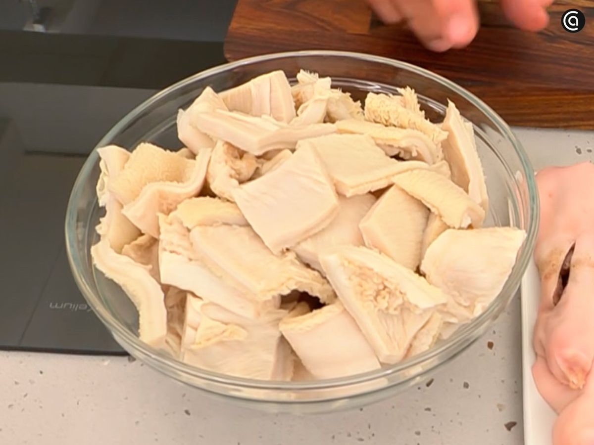 Enjuaga los callos, escúrrelos y córtalos en cuadrados