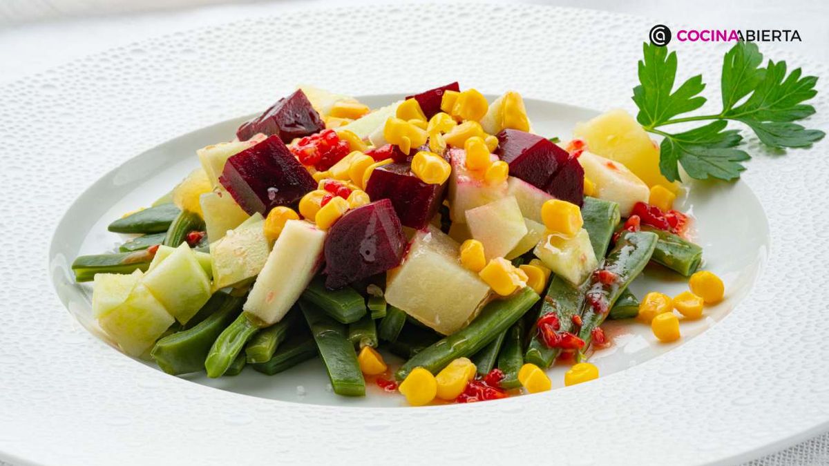 Ensalada de judías verdes con remolacha y manzana