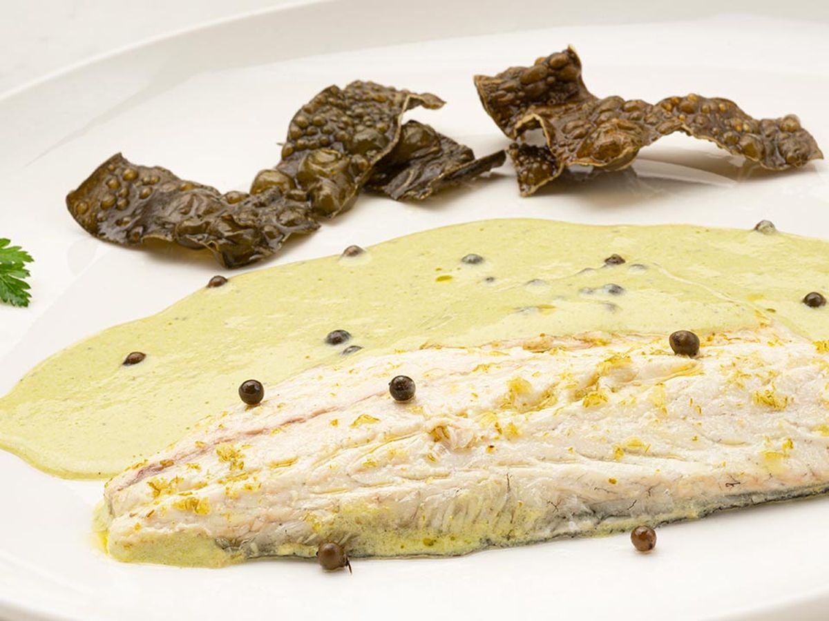 Lubina a la pimienta verde, receta de Karlos Arguiñano