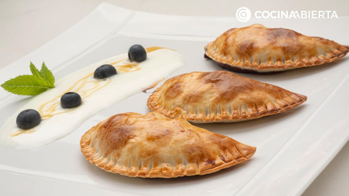 Empanadillas de arándanos, un postre al horno fácil y rápido de Karlos Arguiñano